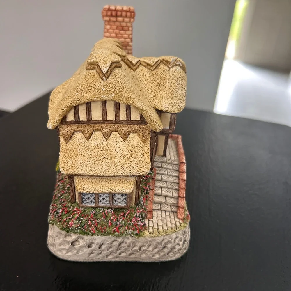 David Winter Whileaway Cottage 1994 Collectors Guild No 15 Miniature Figurine